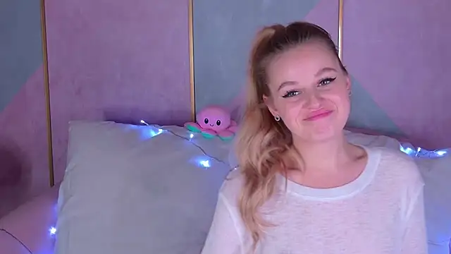 BeatriceEsmont online show from January 13, 4:18 am