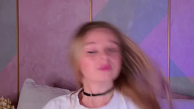 BeatriceEsmont online show from March 7, 12:58 am