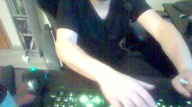 Snapshot of Stiiier1992 chatting on December 4, 10:41 pm Stiiier1992 online show from December 4, 10:41 pm