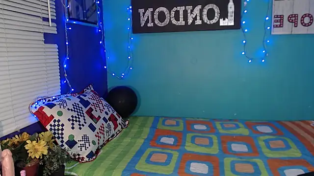 Snapshot of hannyababe chatting on December 10, 4:17 pm hannyababe online show from December 10, 4:17 pm