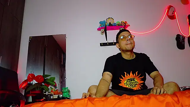 Snapshot of Nymphobuddies chatting on January 20, 6:21 am Nymphobuddies online show from January 20, 6:21 am