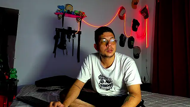 Snapshot of Nymphobuddies chatting on January 27, 10:38 pm Nymphobuddies online show from January 27, 10:38 pm