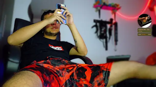 Snapshot of Nymphobuddies chatting on February 19, 10:53 pm Nymphobuddies online show from February 19, 10:53 pm