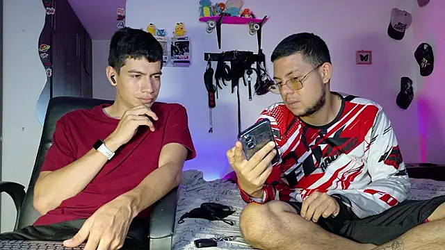 Snapshot of Nymphobuddies chatting on March 2, 5:42 pm Nymphobuddies online show from March 2, 5:42 pm