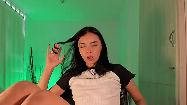 Snapshot of AnabelWolf chatting on January 28, 8:47 pm AnabelWolf online show from January 28, 8:47 pm
