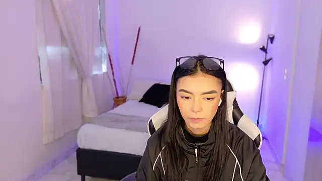 AnabelWolf online show from October 23, 1:32 pm