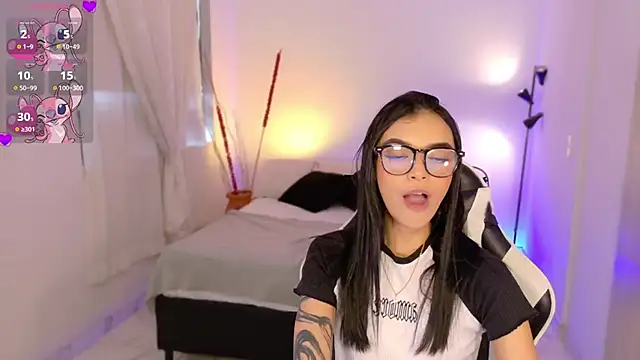 AnabelWolf online show from October 27, 4:33 pm