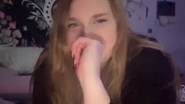 Snapshot of thickgingergoddess chatting on January 23, 2:55 am thickgingergoddess online show from January 23, 2:55 am