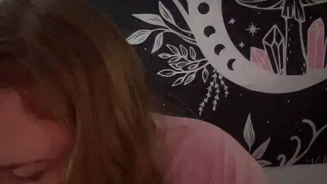 Snapshot of thickgingergoddess chatting on February 24, 8:14 pm thickgingergoddess online show from February 24, 8:14 pm