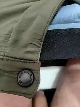 Snapshot of shale26 chatting on December 13, 3:27 am shale26 online show from December 13, 3:27 am