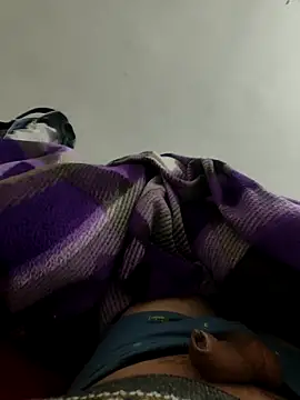 Snapshot of shale26 chatting on December 17, 4:32 pm shale26 online show from December 17, 4:32 pm