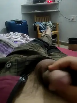 Snapshot of shale26 chatting on December 19, 4:45 am shale26 online show from December 19, 4:45 am