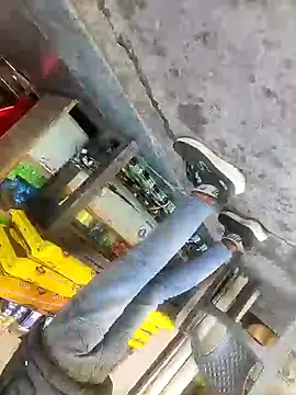 Snapshot of shale26 chatting on March 5, 2:57 am shale26 online show from March 5, 2:57 am