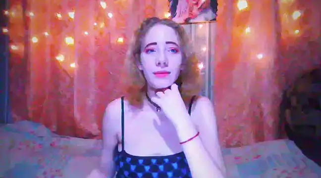 Snapshot of MelxMellie chatting on December 22, 6:37 pm MelxMellie online show from December 22, 6:37 pm