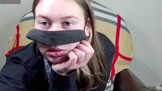 Mikki5P online show from February 11, 6:11 pm