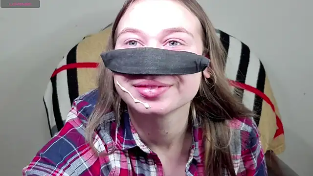 Mikki5P online show from February 21, 6:04 pm