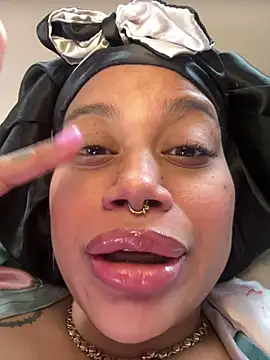 Snapshot of shyfr34k chatting on February 6, 2:58 pm shyfr34k online show from February 6, 2:58 pm