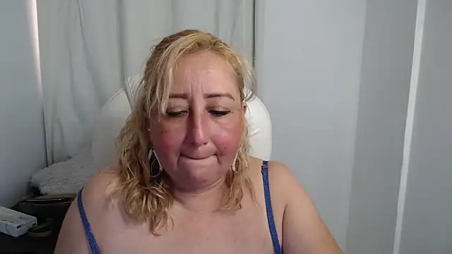 Xileny-Halliwey online show from October 7, 8:39 pm