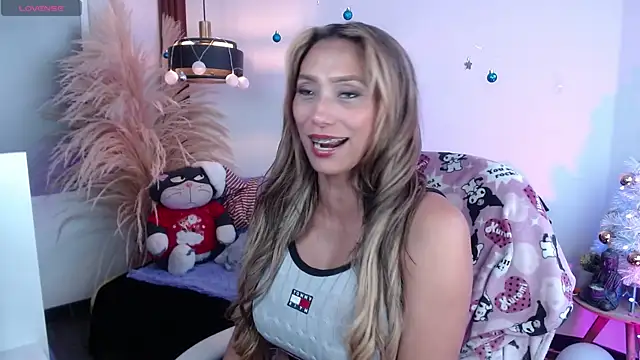 salome drasin online show from December 22, 8:39 pm