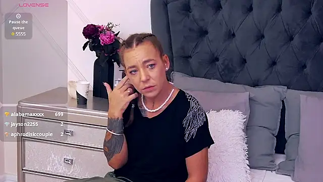 KatyNolan online show from February 8, 9:13 am