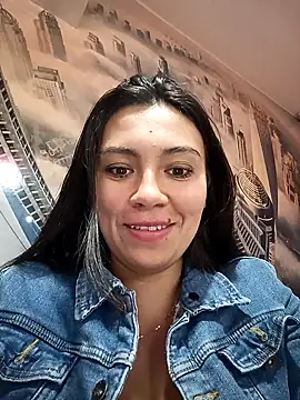 Snapshot of LIZ-06_ chatting on February 13, 9:49 pm LIZ-06 online show from February 13, 9:49 pm