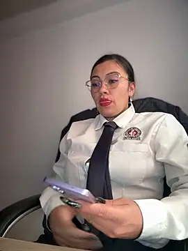 Snapshot of LIZ-06_ chatting on October 1, 1:50 pm LIZ-06 online show from October 1, 1:50 pm