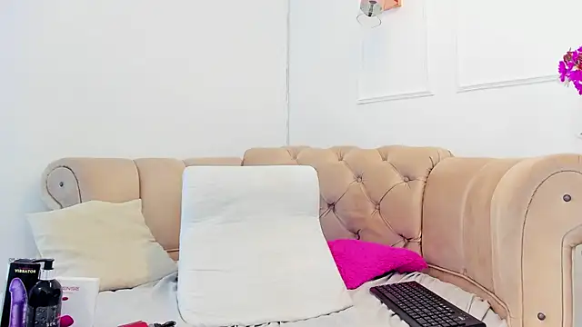 briannaduque online show from February 16, 3:38 pm