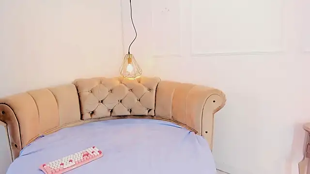 briannaduque online show from March 13, 1:18 pm