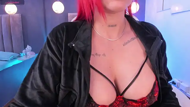 Snapshot of cami_rouxxx_ chatting on October 8, 11:24 pm cami rouxxx online show from October 8, 11:24 pm