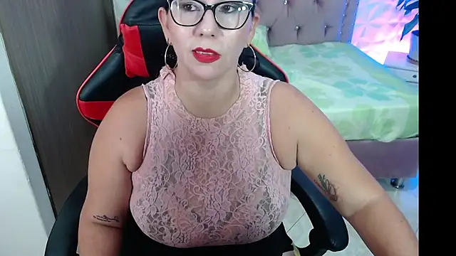 Snapshot of ashleylove_prg chatting on December 29, 6:45 am ashleylove prg online show from December 29, 6:45 am