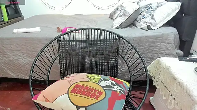 dirtyvalentina4u online show from March 2, 11:31 pm