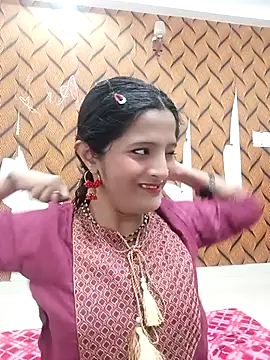 Snapshot of BabySlimmy10 chatting on February 15, 1:35 am BabySlimmy10 online show from February 15, 1:35 am