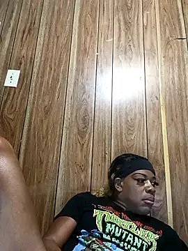 Snapshot of kobrashekyng chatting on December 19, 10:39 pm kobrashekyng online show from December 19, 10:39 pm