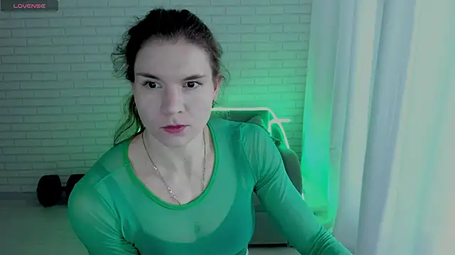Snapshot of Lisa_Ray chatting on February 16, 8:10 am Lisa Ray online show from February 16, 8:10 am