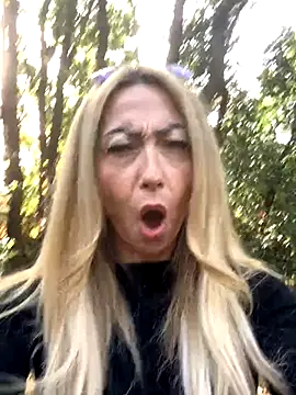 Snapshot of harleyejoker1 chatting on October 24, 9:17 am harleyejoker1 online show from October 24, 9:17 am