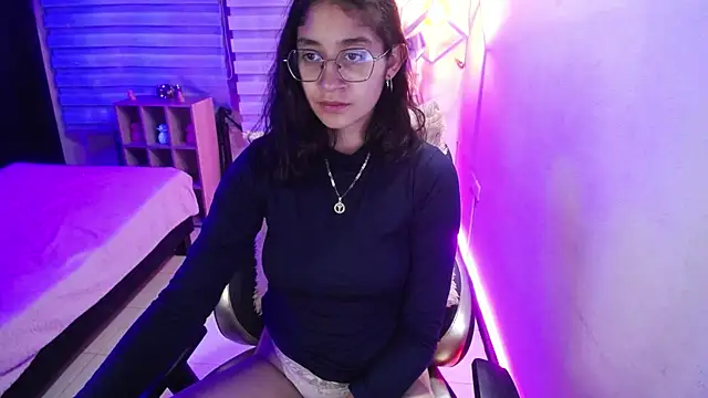 Lili Gomez  online show from January 12, 3:46 pm