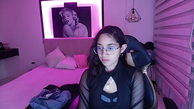 Lili Gomez  online show from January 14, 12:14 pm