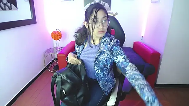 Lili Gomez  online show from January 21, 6:45 pm