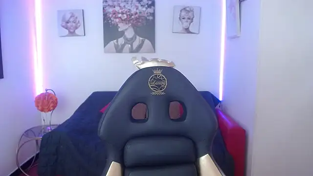 Lili Gomez  online show from February 4, 1:27 pm