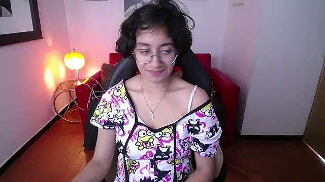 Lili Gomez  online show from February 15, 4:45 pm