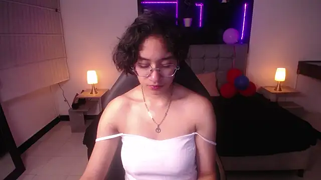 Lili Gomez  online show from March 2, 1:16 pm