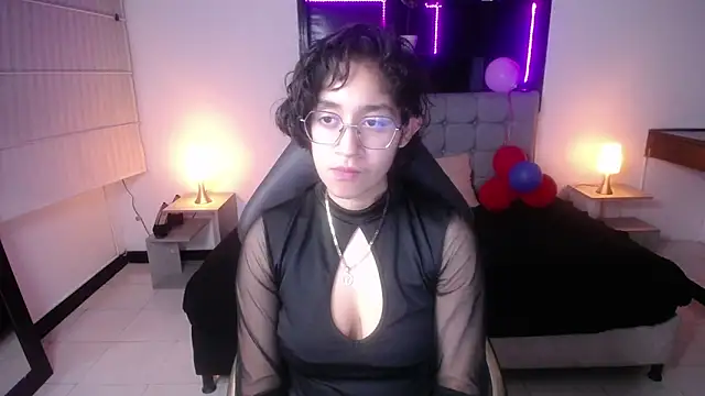 Lili Gomez  online show from March 3, 12:58 pm