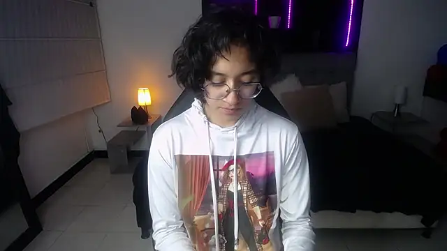 Lili Gomez  online show from March 14, 1:46 pm