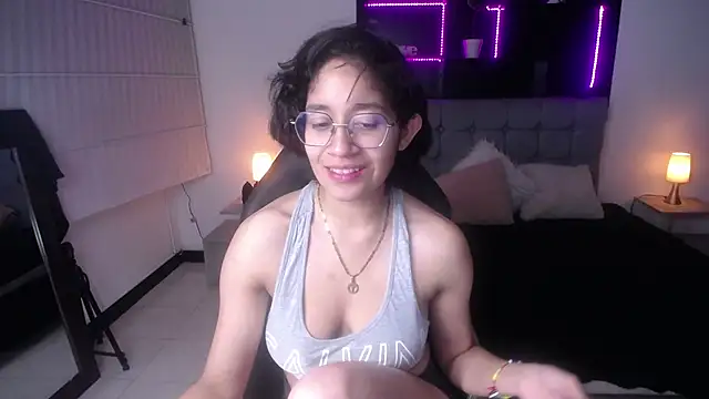 Lili Gomez  online show from March 15, 2:55 pm