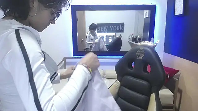 Lili Gomez  online show from March 20, 2:10 pm