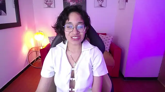 Lili Gomez  online show from March 22, 4:58 pm