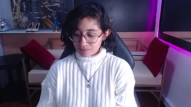 Lili Gomez  online show from September 9, 2:05 pm