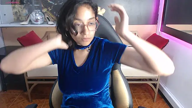 Lili Gomez  online show from September 10, 1:44 pm