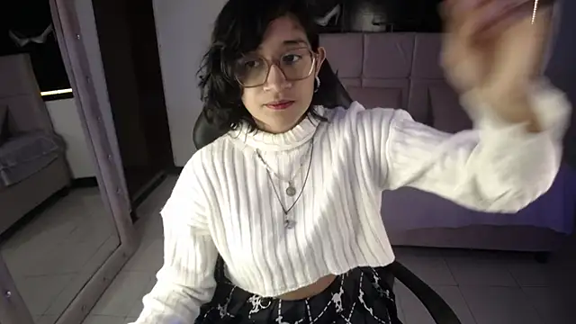 Lili Gomez  online show from September 18, 2:19 pm