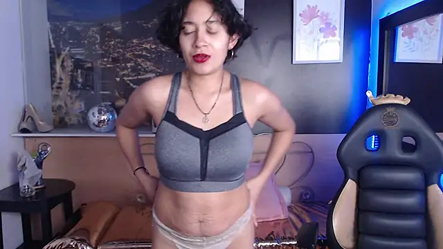 Lili Gomez  online show from October 20, 1:22 pm